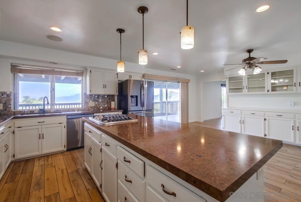 145 La Cresta Heights Rd