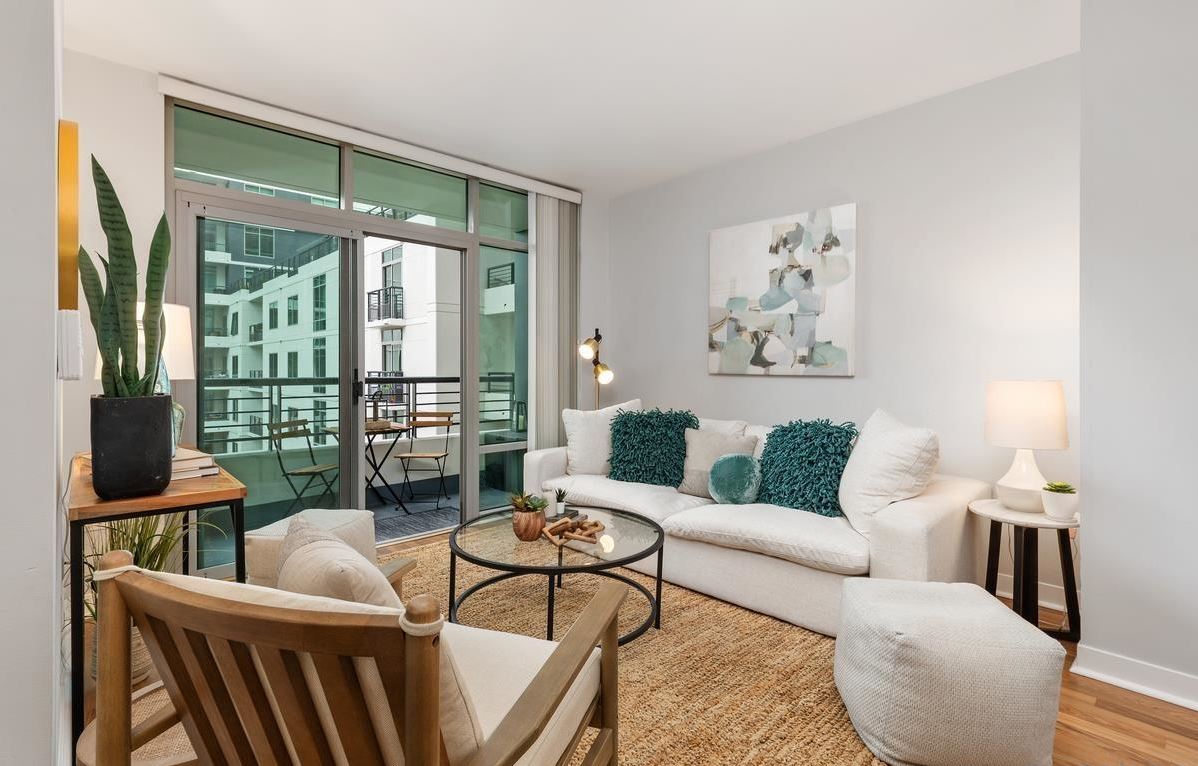 425 West Beech Street - 613