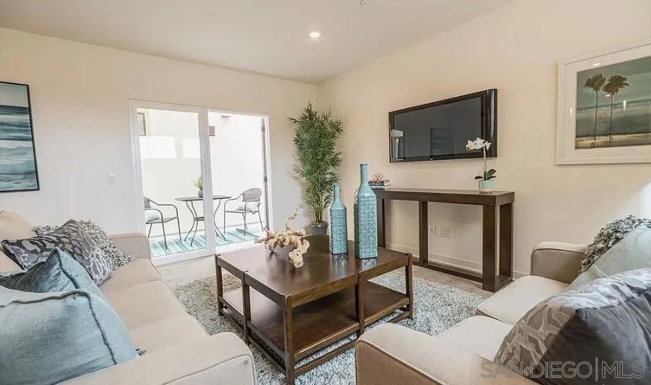 3128 Cañon Street - 103